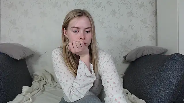 sofiaa here online show from 03-19-26, 12:03