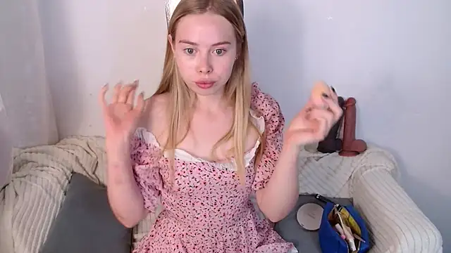 sofiaa here online show from 06-10-26, 12:11
