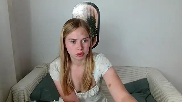 Snapshot of sofiaa_here chatting on 06-23-26, 12:08 sofiaa here online show from 06-23-26, 12:08