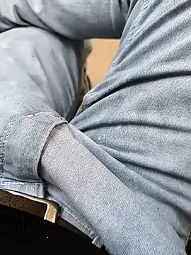 Snapshot of faaseel chatting on 03-17-25, 09:22 faaseel online show from 03-17-25, 09:22