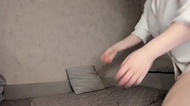 leonabunny online show from 12-24-24, 06:06