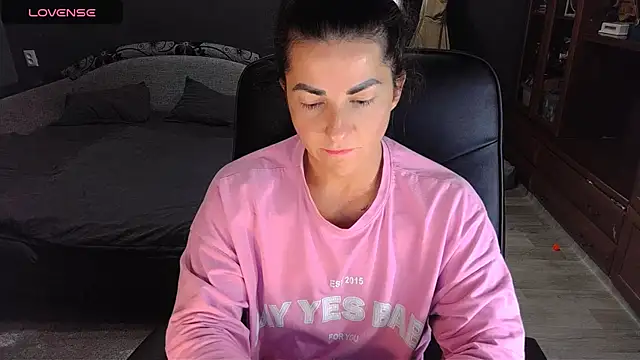 Aria Dl online show from 10-28-25, 03:04