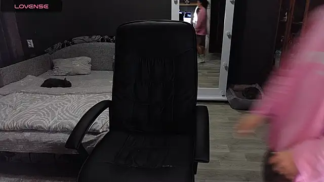 Aria Dl online show from 12-17-25, 12:44