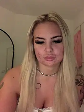 Snapshot of UKJuicyPrincess chatting on 12-22-24, 06:26 UKJuicyPrincess online show from 12-22-24, 06:26