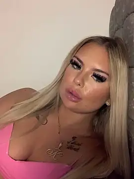 Snapshot of UKJuicyPrincess chatting on 02-04-25, 06:27 UKJuicyPrincess online show from 02-04-25, 06:27