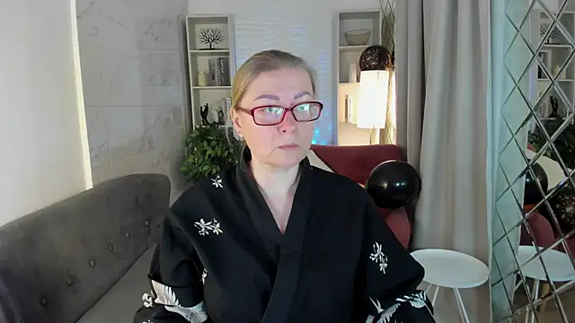 AlexandraKind online show from 10-30-25, 01:34