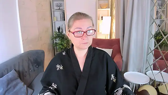 AlexandraKind online show from 11-15-25, 01:40