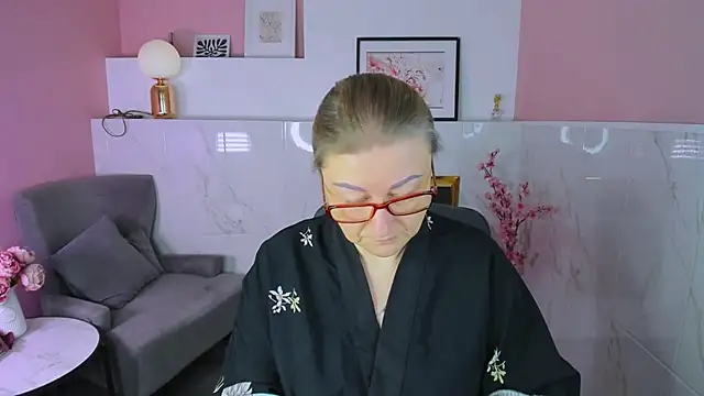 AlexandraKind online show from 12-19-25, 01:29