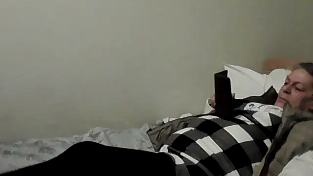 housewife shantie online show from 10-31-25, 10:49