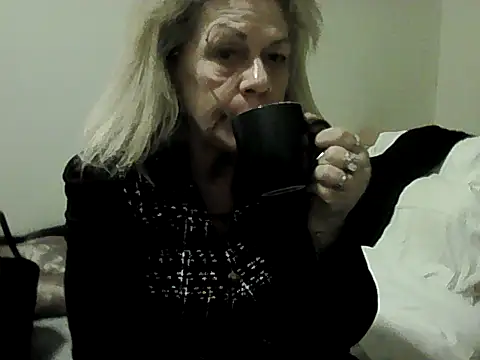 housewife shantie online show from 11-13-25, 07:13