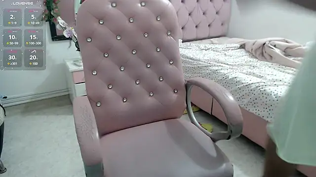 Snapshot of elly_willis chatting on 12-19-24, 10:24 elly willis online show from 12-19-24, 10:24