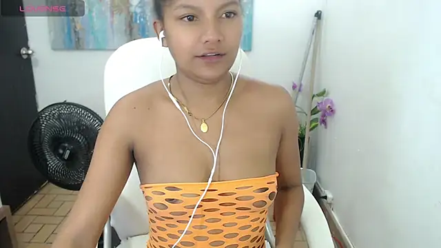 Snapshot of elly_willis chatting on 03-15-25, 01:51 elly willis online show from 03-15-25, 01:51