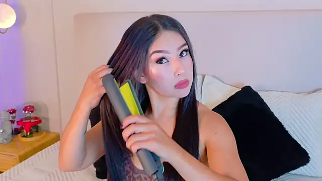 Snapshot of EymiCuper chatting on 12-22-25, 08:39 EymiCuper online show from 12-22-25, 08:39