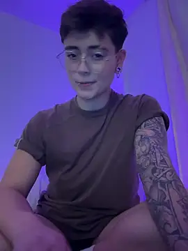 Snapshot of Chriss_gomez2 chatting on 11-17-25, 09:04 Chriss gomez2 online show from 11-17-25, 09:04