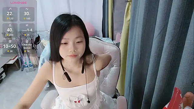 Snapshot of Lena-yyds chatting on 10-06-25, 02:03 Lena-yyds online show from 10-06-25, 02:03