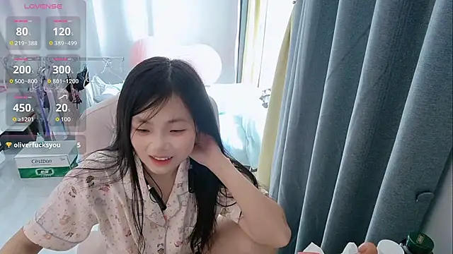 Snapshot of Lena-yyds chatting on 10-10-25, 04:33 Lena-yyds online show from 10-10-25, 04:33