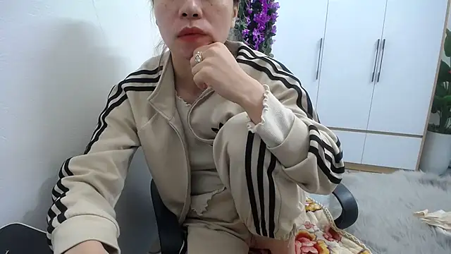 Snapshot of HotQueen chatting on 03-08-25, 12:52 HotQueen online show from 03-08-25, 12:52