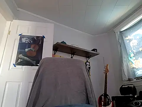 Snapshot of ChuckyyDee chatting on 12-12-24, 02:33 ChuckyyDee online show from 12-12-24, 02:33