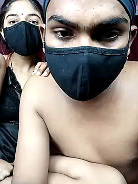Snapshot of Amzing-Couple chatting on 01-21-25, 12:50 Amzing-Couple online show from 01-21-25, 12:50