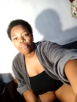 Snapshot of curvyloneah75 chatting on 02-18-25, 06:48 curvyloneah75 online show from 02-18-25, 06:48