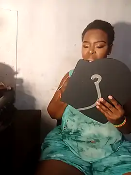 Snapshot of curvyloneah75 chatting on 03-16-25, 02:44 curvyloneah75 online show from 03-16-25, 02:44