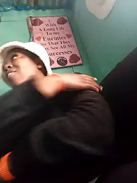 Snapshot of curvyloneah75 chatting on 03-19-25, 01:51 curvyloneah75 online show from 03-19-25, 01:51