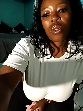 Snapshot of curvyloneah75 chatting on 03-20-25, 08:09 curvyloneah75 online show from 03-20-25, 08:09