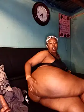 Snapshot of curvyloneah75 chatting on 09-20-25, 03:18 curvyloneah75 online show from 09-20-25, 03:18