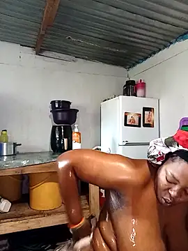 Snapshot of curvyloneah75 chatting on 11-17-25, 06:08 curvyloneah75 online show from 11-17-25, 06:08