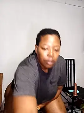 Snapshot of curvyloneah75 chatting on 11-27-25, 04:58 curvyloneah75 online show from 11-27-25, 04:58