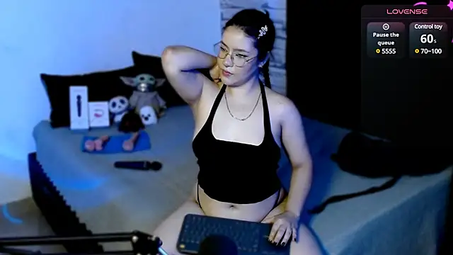Snapshot of DollCam__ chatting on 12-09-24, 11:13 DollCam online show from 12-09-24, 11:13