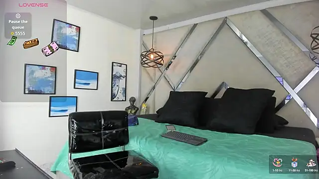 Snapshot of Pandora_Rey2 chatting on 10-10-25, 01:32 Pandora Rey2 online show from 10-10-25, 01:32