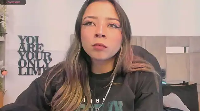 Snapshot of natacha__black_ chatting on 01-23-25, 01:02 natacha black online show from 01-23-25, 01:02