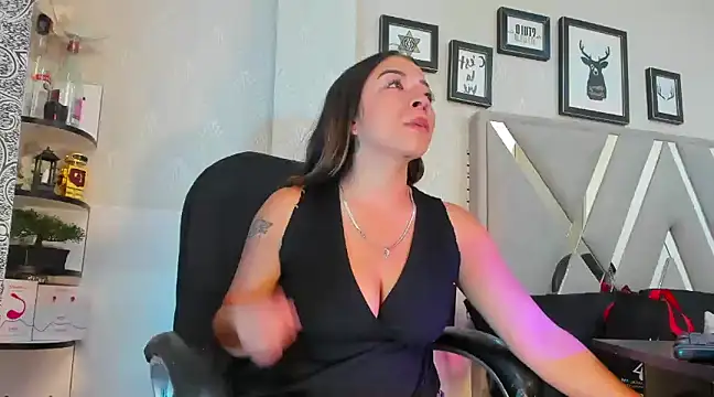 Snapshot of natacha__black_ chatting on 01-25-25, 10:07 natacha black online show from 01-25-25, 10:07