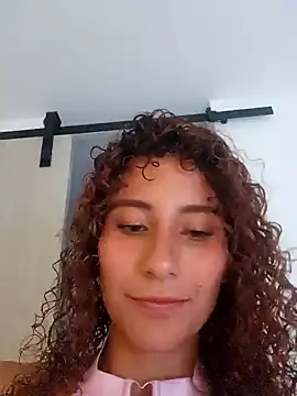 Snapshot of varenkaivanova_22 chatting on 12-18-24, 07:36 varenkaivanova 22 online show from 12-18-24, 07:36