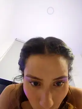 Snapshot of varenkaivanova_22 chatting on 01-05-25, 10:43 varenkaivanova 22 online show from 01-05-25, 10:43