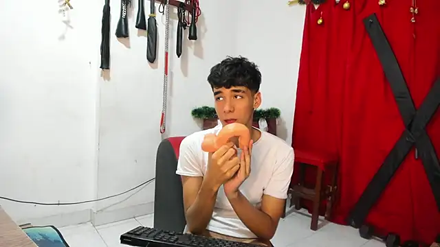 Harry LatinBoy online show from 12-19-24, 10:32