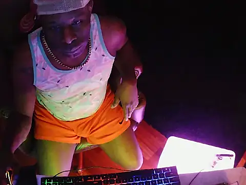 Snapshot of Bignc chatting on 09-28-25, 10:48 Bignc online show from 09-28-25, 10:48