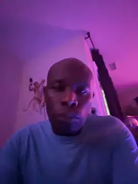 Snapshot of Bignc chatting on 10-27-25, 12:20 Bignc online show from 10-27-25, 12:20