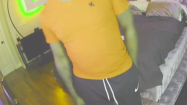 Snapshot of Bignc chatting on 11-08-25, 09:13 Bignc online show from 11-08-25, 09:13