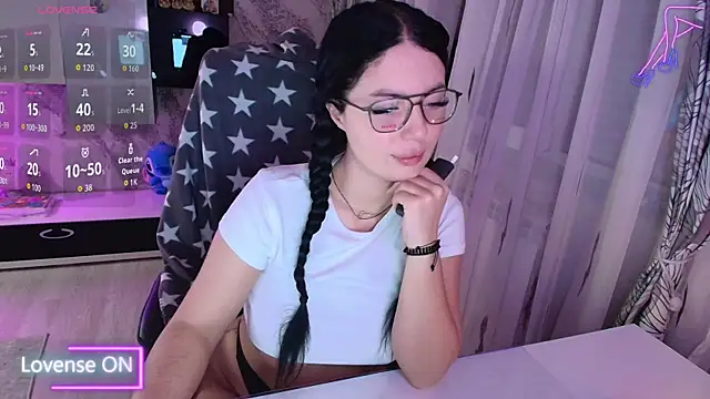 Snapshot of BellaaNoir chatting on 11-16-25, 08:36 BellaaNoir online show from 11-16-25, 08:36