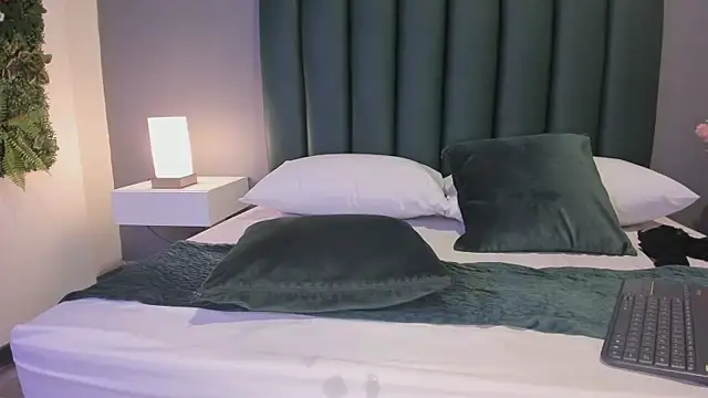 Snapshot of Julia_Martinez_ chatting on 03-20-25, 02:32 Julia Martinez online show from 03-20-25, 02:32