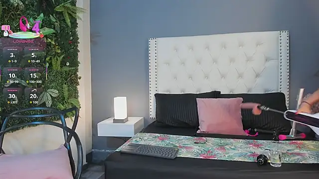 Snapshot of Julia_Martinez_ chatting on 11-28-25, 11:35 Julia Martinez online show from 11-28-25, 11:35