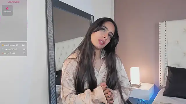 Julia Martinez  online show from 04-29-26, 05:52