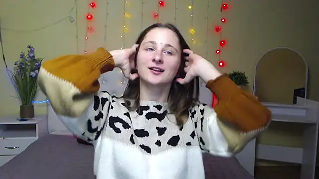 Snapshot of MichelLeee chatting on 01-14-25, 12:14 MichelLeee online show from 01-14-25, 12:14
