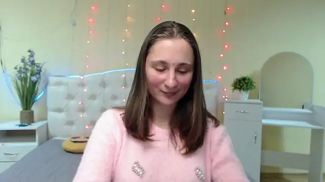 Snapshot of MichelLeee chatting on 01-16-25, 12:09 MichelLeee online show from 01-16-25, 12:09