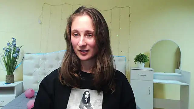 Snapshot of MichelLeee chatting on 01-28-25, 03:25 MichelLeee online show from 01-28-25, 03:25