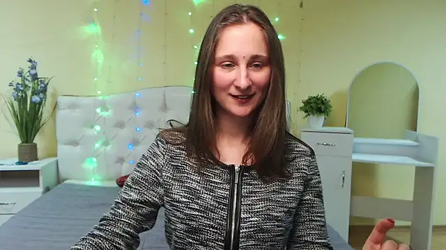 Snapshot of MichelLeee chatting on 02-03-25, 03:17 MichelLeee online show from 02-03-25, 03:17