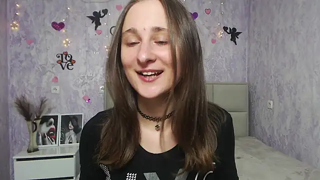 Snapshot of MichelLeee chatting on 02-05-25, 12:17 MichelLeee online show from 02-05-25, 12:17