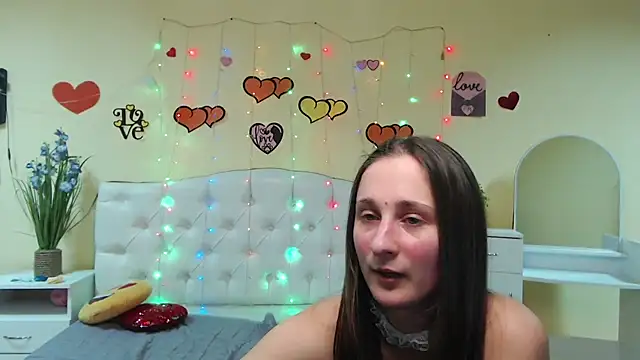Snapshot of MichelLeee chatting on 02-12-25, 06:19 MichelLeee online show from 02-12-25, 06:19